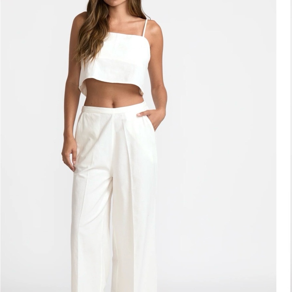 Elegant White Women's set RVCA